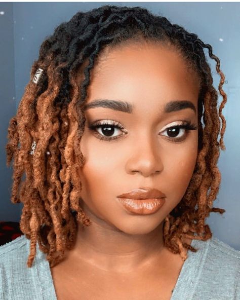 4,876 Likes, 48 Comments - Prettywomanwithlocks (@prettywomanwithlocks) on Instagram: “your natural hair is a blessing . Gorgeous woman with locks @elbonyxdenaya 😍😍 😍❣️❣️ Do you want…” Locs Color Ideas Black Women Short, Loc Color Ideas Black Women, Short Loc Styles, Short Dreadlocks Styles, Beyonce Hair, Loc Hairstyles, Beautiful Dreadlocks, Short Locs Hairstyles, Dreadlock Styles