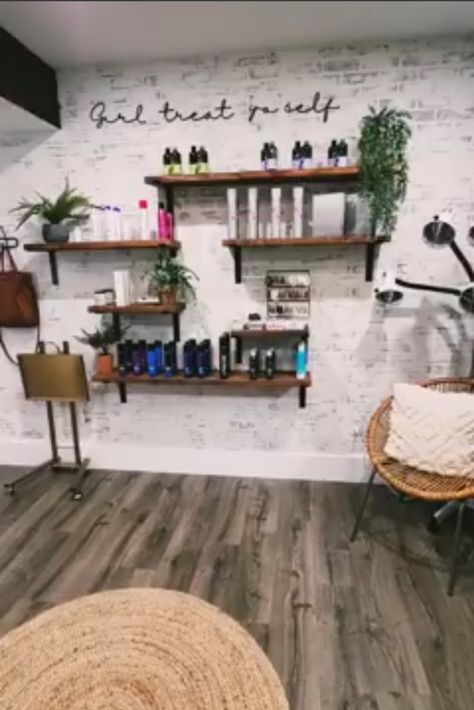 Retail Display Ideas Small Spaces Salon, Modern Salon Decor Small Spaces, Salon Decor Neutral, Salon Tool Box Station, Boho Tanning Salon Decor, Relaxing Salon Decor, Western Boho Hair Salon, Zen Salon Decor, Hair Salon Wall Decor Ideas