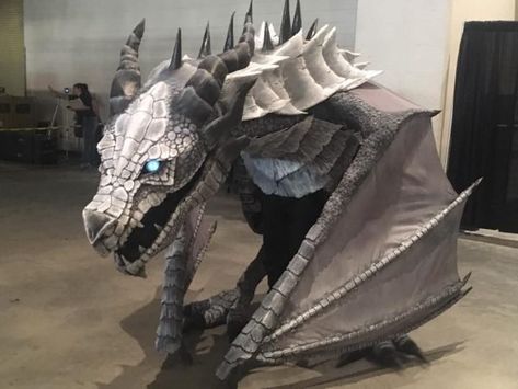 Frost Dragon, Making Cosplay, Dragon Halloween Costume, Realistic Costumes, Horse Halloween Costumes, Skyrim Dragon, Puppet Costume, Realistic Dragon, Make A Dragon