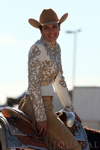 This gold western pleasure outfit is on point Western Pleasure Outfit, Western Riding Clothes, Showmanship Outfit, Western Horsemanship, Showmanship Jacket, Trajes Country, Western Show Clothes, Western Pleasure Horses, Western Show Shirts