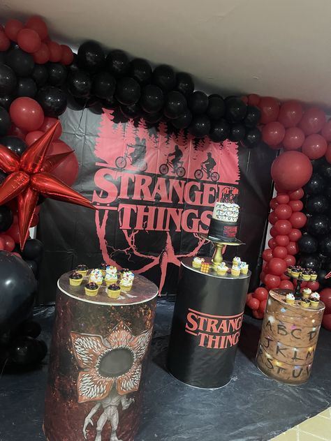 Stranger Things Halloween Party, Stranger Things Halloween, Stranger Things Actors, Boy Party, Bday Party, Grease, Stranger Things, Halloween Party, Dvd