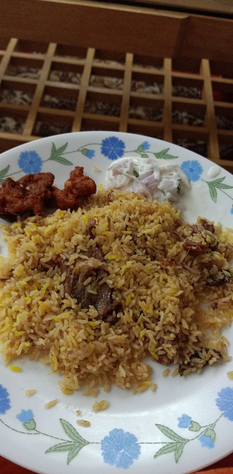 Indian Biryani Plate Biriyani Fake Snap, Biryani Aesthetic, Indian Biryani, Maple Glazed Chicken, Cajun Dirty Rice, Beef Biryani, Curry Chicken And Rice, Teriyaki Chicken And Rice, Lemon Herb Chicken