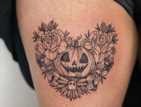 Girly Pumpkin Tattoo, Halloween Bee Tattoo, Halloween Forearm Tattoo, Pumpkin Pinup Tattoo, Halloween Tattoo Thigh, Pumpkin Floral Tattoo, Ghost Sleeve Tattoo, Halloween Tattoo Ideas Pumpkins, Feminine Halloween Tattoos