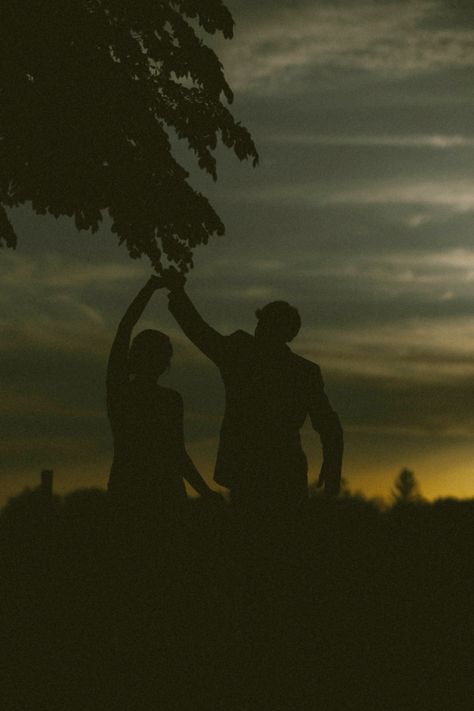 Dark Proposal Aesthetic, Couple Dancing Shadow, Midnight Walk Aesthetic Couple, Night Time Photoshoot Ideas Couples, Night Photography Couple, Dancing At Night Aesthetic, Night Vibes Couple, Dancing In The Headlights, Night Couple Photography