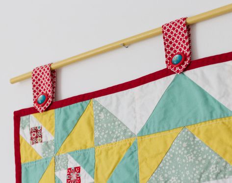 Hanging a Mini Quilt With a Dowel: Best Tutorial & Template – Mix Measure Make Fabric Wall Hanging Diy Mini Quilts, Quilt Hanging Ideas, Handcraft Ideas, Christmas Decorations Sewing, Quilt Hangers, Hanging Quilts, Wood Burning Crafts, Fabric Wall Hanging, Wall Hanging Diy