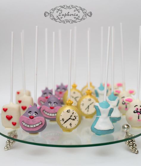 Alice In Wonderland Themed Food, Alice In Wonderland Cake Pops, Movie Cake, Alice In Wonderland Cake, Wonderland Cake, Alice In Wonderland Tea Party Birthday, Wonderland Birthday, Wonder Land, Casino Decorations