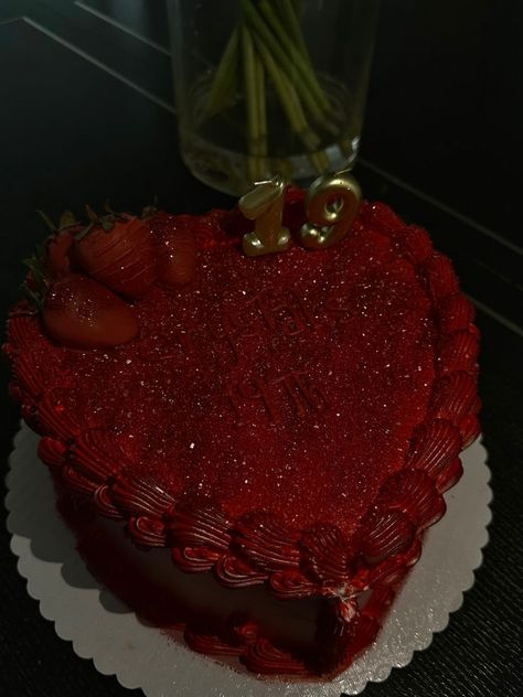 Cool Cakes Aesthetic, Heart Cake Red Velvet, Red 20th Birthday Cake, 19 Heart Cake, Luxury Cake Aesthetic, Glitter Cake Aesthetic, Red Glitter Heart Cake, Red Cake Birthday Aesthetic, Red Vintage Cake Aesthetic