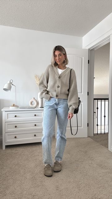 Cow Suede Leather Cork and Mules Slippers Work Outfits Aritzia, Womens Clogs Outfit, Mom Jeans And Clogs Outfit, Carlson Clog Outfit, Jeans Cardigan Outfit Fall, Gray Clogs Outfit, Cute Work Outfits Jeans, Cream Button Up Sweater Outfits, Womens Clog Outfits