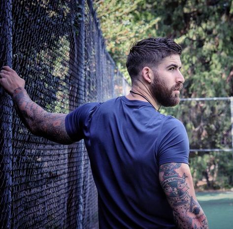 @bradley.thor shared a photo on Instagram: “What's your favorite form of cardio!? This tennis court is about .75 miles from my house. 🏃 So I run over. Immediately jump into 150…” • Oct 15, 2019 at 12:49am UTC Thoren Bradley Hair, Thoren Bradley, Bradley Thor, Gaming Supplies, Kfc Recipe, My Squad, Peaky Blinders Tommy Shelby, Tattoo Inspiration Men, Tommy Shelby