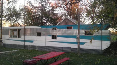 1958 Victor mid century mobile home with time capsule interior - Retro Renovation Vintage Mobile Home Remodel, Vintage Mobile Home, 1950s Bathroom Remodel, Single Wide Remodel, 1950s Bathroom, Mobile Home Remodel, Remodel Mobile Home, Camper Remodeling, Retro Trailer