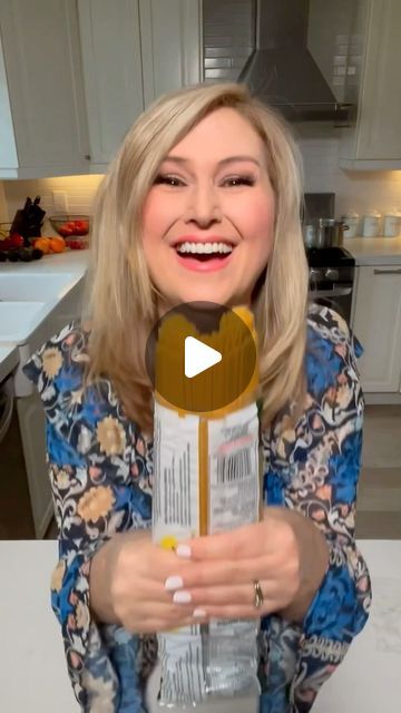 Jennifer Valentyne on Instagram: "Do you do this too?
Three Easy Pasta Hacks 🍝
1. Bang it on the counter 
2. Use some of the pasta water to make the sauce thicker and taste better 
3. Leave the pasta in the pot and put the strainer on the top 
#hacks #pasta #easy" Pasta Hacks, Ww Hacks, Jennifer Valentyne, Top Hacks, Pasta Easy, Pasta Water, The Sauce, Easy Pasta, The Top