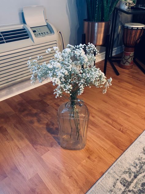 Wine Jug Wedding Decor, Milk Jug Vase, Wine Jug, Centerpieces Wedding, Flower Vase Arrangements, Glass Jug, Flower Centerpieces Wedding, Wedding 2024, Wedding Aesthetic