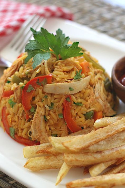 Arroz con Pollo - AntojandoAndo Reheat Rice, Rice In Instant Pot, Columbian Recipes, Colombian Cuisine, Ecuadorian Food, Steak Sandwiches, Rice Recipes For Dinner, Colombian Food, Deli Food