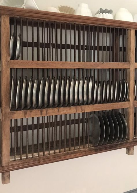 Vertical Plate Rack, Wood Plate Rack, Farmstead Kitchen, Cabinet Plate Rack, Medieval Environment, Plate Racks In Kitchen, Wooden Plate Rack, Clever Furniture, Colonial Kitchens