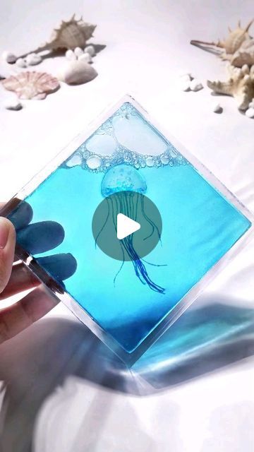 How To Do Epoxy Resin Crafts, Resin Crafts With Lights, Diy Resin Gift Ideas, New Resin Ideas, How To Resin, Resin Tricks, Epoxy Resin Crafts Ideas, Resin Coasters Ideas, Resin Gift Ideas