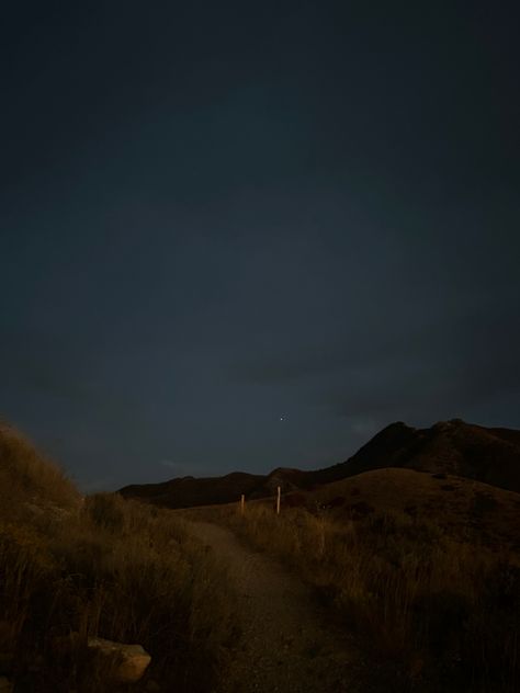 Night Hike Aesthetic, Grass At Night, Nature Night Photography, Dusk Aesthetic, Field At Night, Nightscape Photography, Landscape At Night, Dusk Photography, Hill Aesthetic