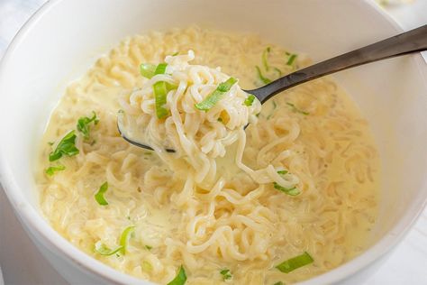 Soup Using Ramen Noodles, Creamy Chicken Ramen Noodle Recipes, Ramen With Milk, Creamy Ramen Noodles, Creamy Ramen Recipe, Ramen Noodle Hacks, Creamy Chicken Ramen, Ramen And Rice, Ramen Ideas