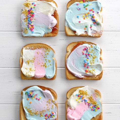 Toast Snack Ideas, Spa Fridge, Birthday Breakfast Ideas For Kids, Mermaid Toast, Slumber Party Snacks, Toast Painting, Princess Party Food, Wallpaper Unicorn, Sleepover Snacks