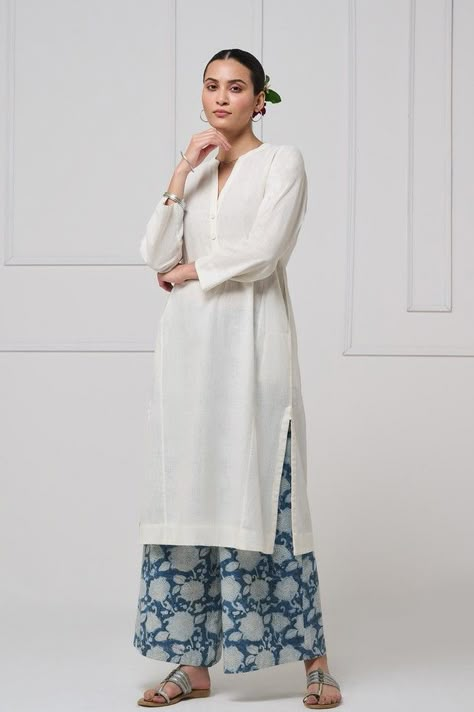 Rozana Cotton Farshi Cotton Suits Design Latest, Suits Design Latest, Cotton Suit Designs, Linen Style Fashion, Different Types Of Dresses, Ethnic Clothes, Dresses Traditional, Linen Top Women, Cotton Wedding