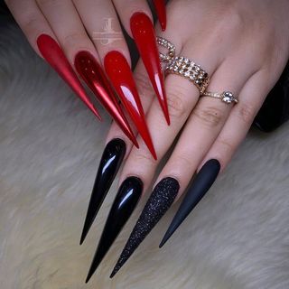 Nails🎀Fascination (@nailsfascination) • Instagram photos and videos Cute And Easy Nails, Gold Stiletto Nails, Nail Art Designs Valentines, Nail Art Designs Valentines Day, Nail Designs For Beginners, Black Acrylic Nail Designs, Red Stiletto Nails, Easy Nail Designs, Nails Valentine