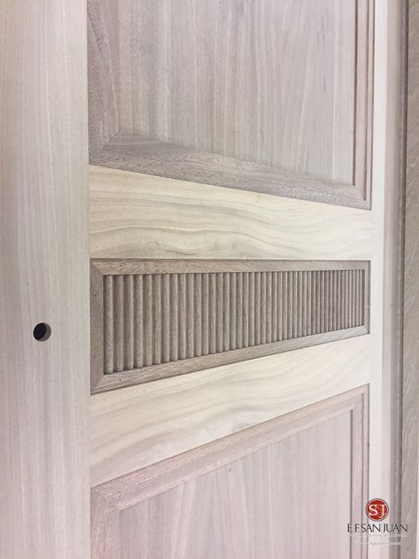 Check out this gorgeous mahogany interior door with a unique, reeded lockrail panel being prepped for delivery to a new home in Naples.  The project has a combination of paint-grade poplar, mahogany and rift sawn white oak doors of this design manufactured by the E. F. San Juan team.  All doors and jambs are prepped in our plant for mortise locks and the paint-grade doors and jambs will all be pre-primed by our team to ensure a high-quality, jobsite-applied finish. Architrave Door, Mahogany Interior, Two Panel Doors, Custom Interior Doors, Interior Door Styles, Sliding Door Design, Living Room Door, Doors Interior Modern, Door Design Modern