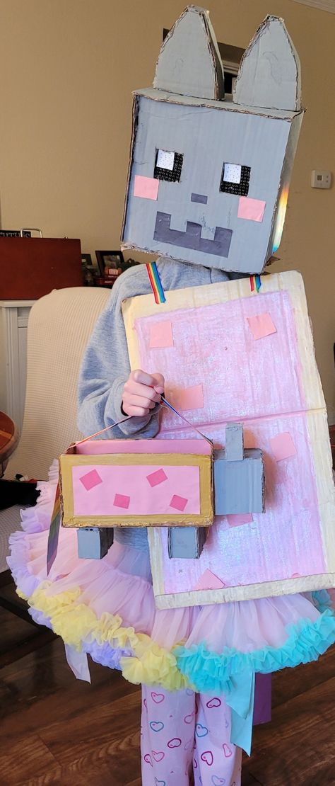 Abi made her #NyanCat 🌈 costume in a few weeks #homemade #diy #Halloween #cardboard #creativekids Nyan Cat Cosplay, Nyan Cat And Tac Nyan, Nyan Cat Costume, Nyan Nyan, Nyan Cat, Cat Halloween Costume, Halloween Cat, Creative Kids, Halloween Diy