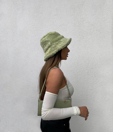 Green fluffy bucket hat outfit aesthetic, SS21, spring style y2k fashion blogger, green streetwear outfit spring summer vibes instagram poses inspiration pose how to pose for instagram Fluffy Bucket Hat Outfit, Bucket Hat Outfit Aesthetic, Green Streetwear Outfit, Pose For Instagram, Green Streetwear, Spring Streetwear, Bucket Hat Outfit, Fluffy Bucket Hat, Hat Outfit