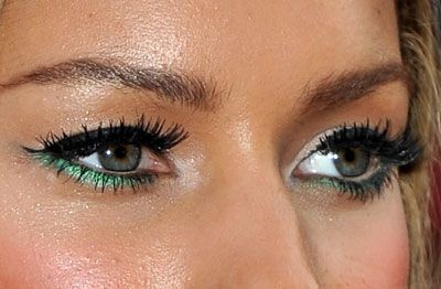 Green eyeliner Teal Eyeliner, Eyeliner Inspiration, Eye Stye Remedies, Green Eyes Pop, Green Eyeliner, Leona Lewis, Liquid Eyeliner Pen, The Beauty Department, Eyeliner Pen