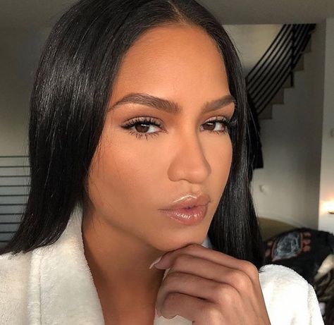 Cassie Ventura Cassie Makeup, Cassie Ventura, Celebrity Makeup Artist, Vintage Makeup, Celebrity Makeup, Natural Makeup Looks, Flawless Makeup, Looks Chic, Glam Makeup