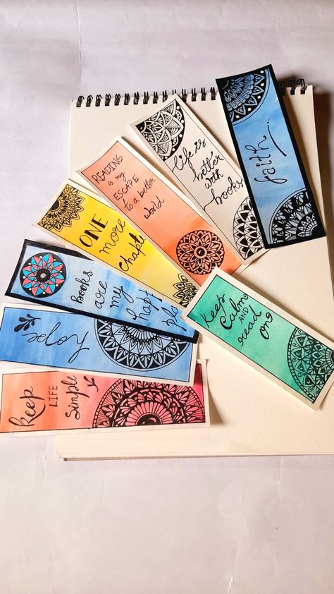 Mandala Art For Bookmarks, Calligraphy With Mandala Art, Bookmark Mandala Design, Bookmarks Handmade Easy, Book Mark Aesthetic, Book Mark Ideas Creative, Mandala Art Bookmark, Bookmarks Handmade Creative, Bookmarks Handmade Aesthetic