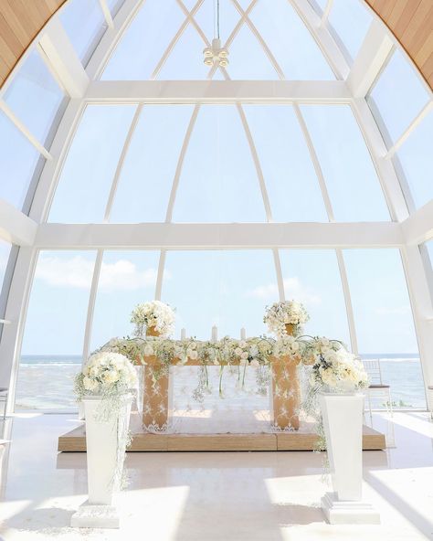 Ritz Carlton Bali Wedding, Ritz Carlton Bali, The Ritz Carlton Hotel, Bali Outdoor, White Flower Wedding, Wedding Bali, Wedding Altar, Ritz Carlton Hotel, Wedding Stage Design