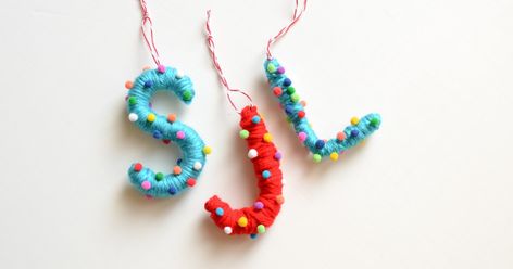 Blue Susan Makes: Anthropologie Inspired Yarn Wrapped Monogram Ornaments Diy Monogram Letters, Pom Pom Letters, Yarn Wrapped Letters, Monogram Ornaments, Yarn Letters, Celebration Ring, Yarns Ornaments, Mini Pom, Initials Ornament