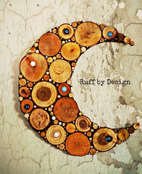 Wood Disc Projects, Diy Wood Slice Projects, Wood Slice Art Decor, Wood Slice Wall Art, Wood Log Crafts, Wood Slice Decor, Wooden Moon, Twig Crafts, Wood Tree Slice