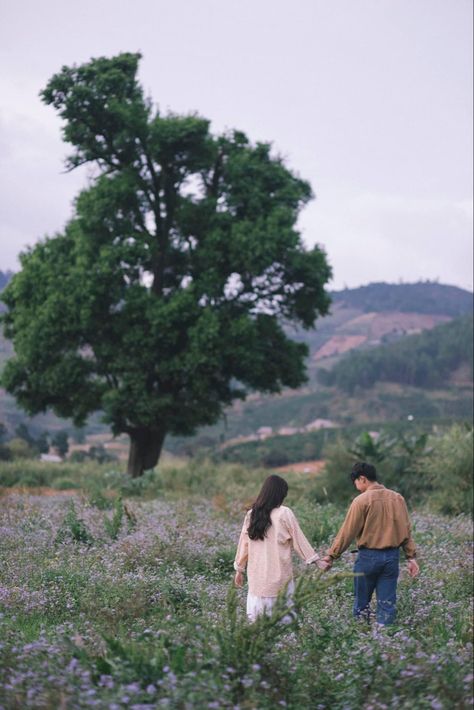 Photo Ideas Aesthetic, Prenup Ideas, Cute Photo Ideas, Travel Pictures Poses, Couple Picture Poses, Love Couple Photo, Korean Couple, Cute Photo, Cute Couple Images