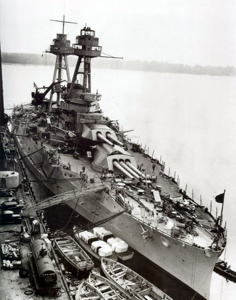 Nevada class 14 in battleship USS Oklahoma in drydock, 1929: she capsized under attack at Pearl Harbor in December 1941 and was never returned to service, as all the other ships that morning on Battleship Row bar Arizona (which blew up) eventually were - some not until as late as 1944. Uss Oklahoma, Us Battleships, Model Warships, Naval Architecture, Cargo Ships, Uss Arizona, Capital Ship, Us Navy Ships, Aircraft Carriers