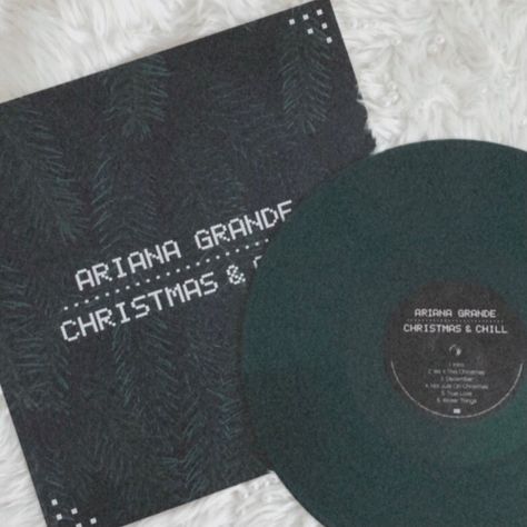 marilyn 🦋 on Instagram: “ariana grande - christmas & chill (2015) (2019) • 🌙 limited edition green 1lp (with etched side) ✨ + custom insert 🌟fav songs - intro &…” Ariana Grande Christmas Aesthetic, 2020 Ariana Grande, Wallerpaper Aesthetic, Ariana Grande Winter Things, Ariana Grande Christmas, Christmas Records, Ariana Merch, Winter Coquette, Christmas Wallpaper Iphone Cute