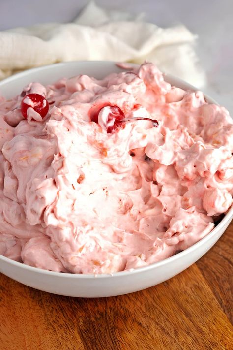 Whip up this cherry fluff for a deliciously light treat! It's great for potlucks and holiday parties. Best part? You only need a few easy ingredients to do it! Cherry Salad Recipes, Curry Marinade, Dessert Salad Recipes, Cherry Fluff, Cherry Salad, Creamy Fruit Salads, Cherries Salad, Cherry Delight, Canning Cherry Pie Filling