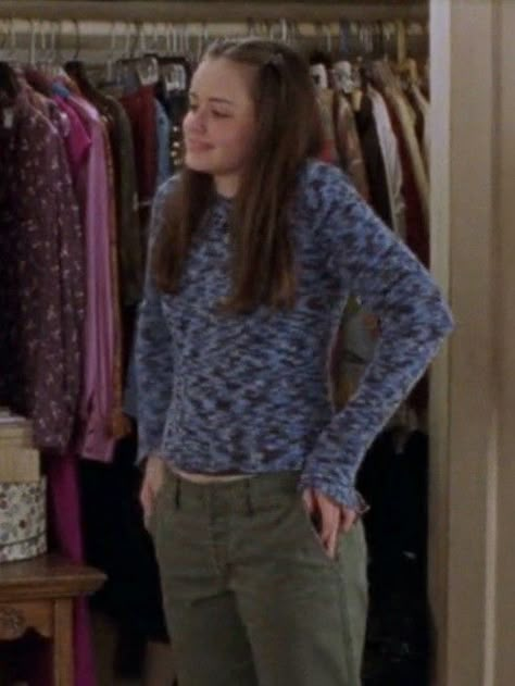 Rory Gilmore Style Season 1, Rory Fits, Rory Outfits, Gilmore Fashion, Lorelai Gilmore Style, Movie Fits, Gilmore Rory, Gilmore Outfits, Gilmore Style