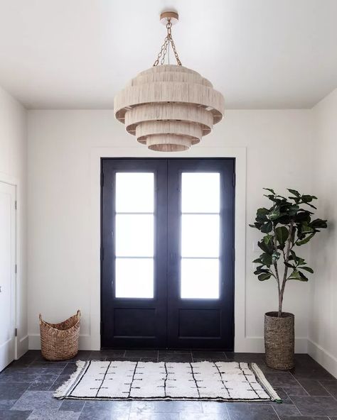 25 Small Entryway Decorating Ideas That Make a Big First Impression Small Entryway Organization, Light Fixture Diy, Small Space Inspiration, Apartment Lighting, Emily Henderson Design, Entryway Decor Small, Simple Benches, Long Console Table, Entry Design