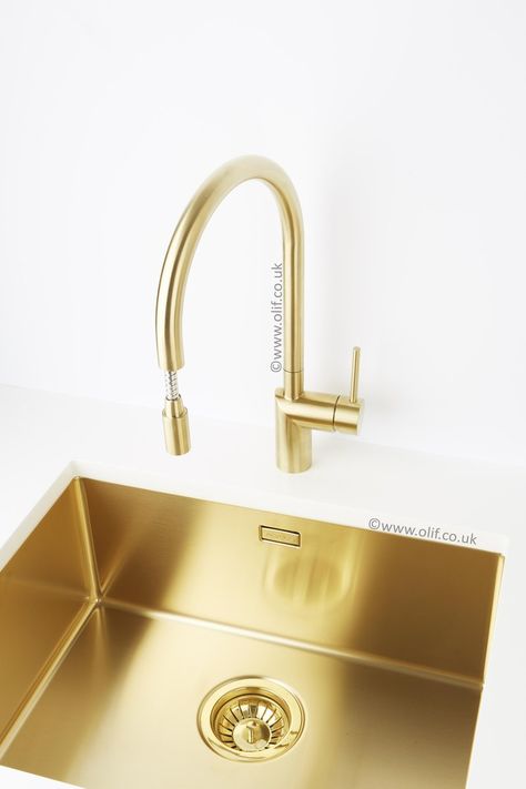 Gold Sink, New Kitchen Sink, Brass Kitchen Sink, Gold Bad, Copper Taps, Home Purchase, Kitchen Island With Seating, Kitchen Paint Colors, Brass Kitchen