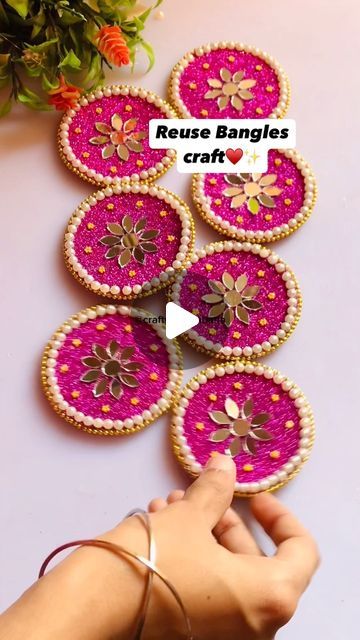 Bangles Diy Decor, Old Bangles Crafts Ideas, Bangles Craft, Diwali Decoration Items, Bangles Diy, Plastic Bangles, Diwali Craft, Diy Plant Hanger, Diwali Decoration