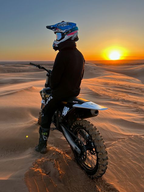 Motorcycle Rider At the windy sand dunes with a sunset Moto Wallpapers, Motorcycle Guy, Motocross Love, Image Moto, Motorcross Bike, Bike Aesthetic, Biker Aesthetic, Bike Photoshoot, Biker Boys