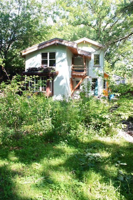 A House In The Woods, Straw Bale House, Earthship Home, Retreat House, Straw Bales, Natural Homes, Straw Bale, A Small House, Cob House