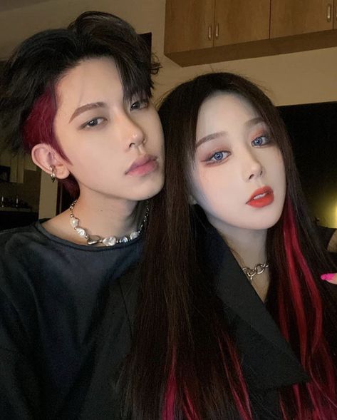 Matching Couple Hair Color, Couples Matching Hair Dye, Couple Hair Color Goals, Couple Hair Color, Matching Hair Color Friends, Hair Color Goals, Hair Romance, Hip Tattoos Women, Korean Aesthetic