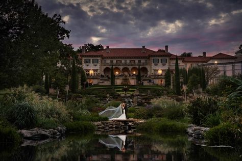 philbrook-museum-of-art-wedding-venue-brides-veil-cascading-while-bride-and-groom-kiss-by-pond Pond Photography, Philbrook Museum, Tuscan Inspired Wedding, Garden Chic Wedding, Groom Reaction, Inside Weddings, Bride Veil, Tuscan Inspired, Star Photography