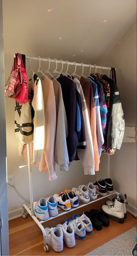 Room Decor Clothing Rack, Coat Rack For Bedroom, Coat Rack In Bedroom, Coat Rack Bedroom, Coat Rack Aesthetic, Aesthetic Coat Rack, Bedroom Coat Rack Ideas, Clothe Rack Ideas, Clothing Rack Room Aesthetic