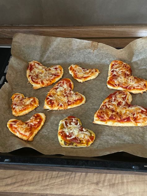 Pizza Hearts, Heart Pizzas, Shaped Pizza, Heart Shaped Pizza, Cute Pizza, Date Idea, Pizza Food, Pizza Night, Pizza Lovers