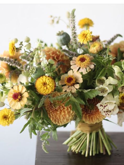 Green And Yellow Floral Arrangements, Flower Arrangements With Chamomile, Golden Rod Bouquet, Yellow Fall Flowers, Yellow Dahlia Bouquet, Fall Wildflower Arrangements, Dried And Fresh Flower Arrangement, Late Summer Floral Arrangements, September Flower Arrangements