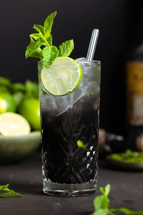 If you're a fan of the classic mojito, you'll love this Black Mojito with Activated Charcoal for Halloween! It's the perfect spooky cocktail for the holidays or for any party where you want your drinks to be a conversation starter! A non-alcoholic mocktail version is included. Charcoal has many health benefits and helps with hangovers! Black Mojito, Classic Mojito, Ice Beer, Lime Lemonade, Apple Cider Cocktail, White Drinks, Cider Cocktails, Warm Lemon Water, White Cocktails