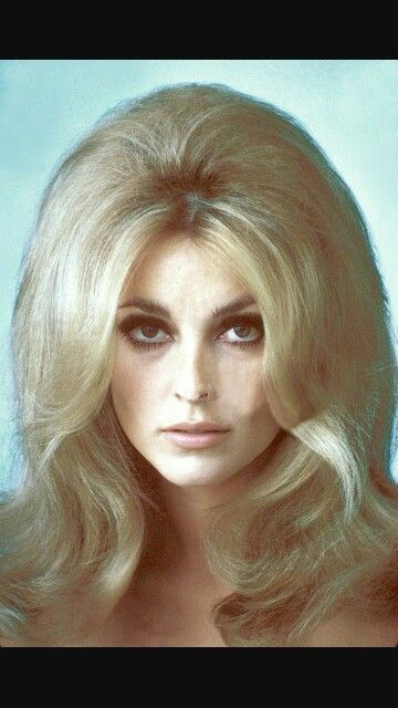 Sharon Tate Hairstyles Long Bob, Klasik Hollywood, 1960s Hair, 60s Hair, Sharon Tate, Funky Hairstyles, Fringe Hairstyles, Hairstyles Over 50, Retro Hairstyles